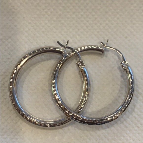 14K White Gold 1.25 inches Hoop Earrings 3mm - Picture 2 of 6